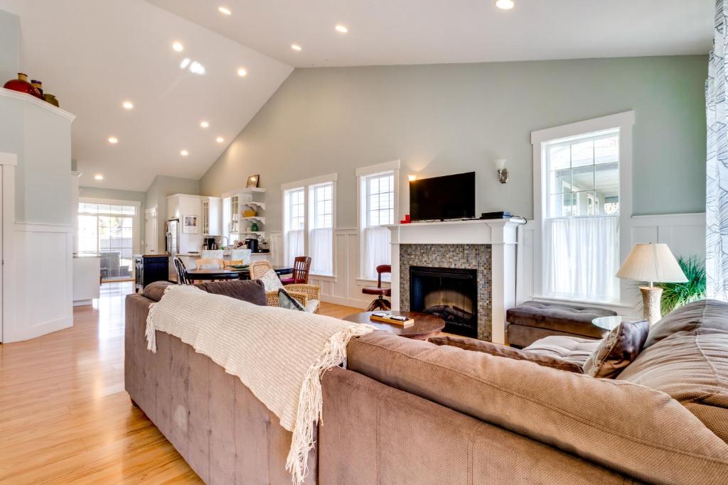 Bonnie Dune, Manzanita