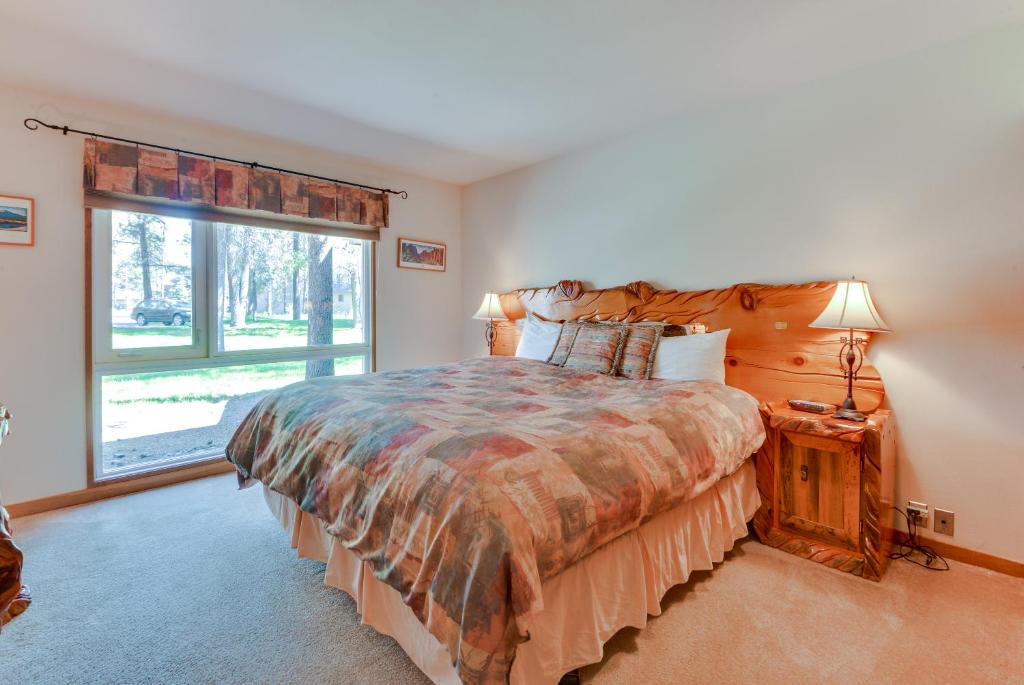 Meadow House 11 | Discover Sunriver photo
