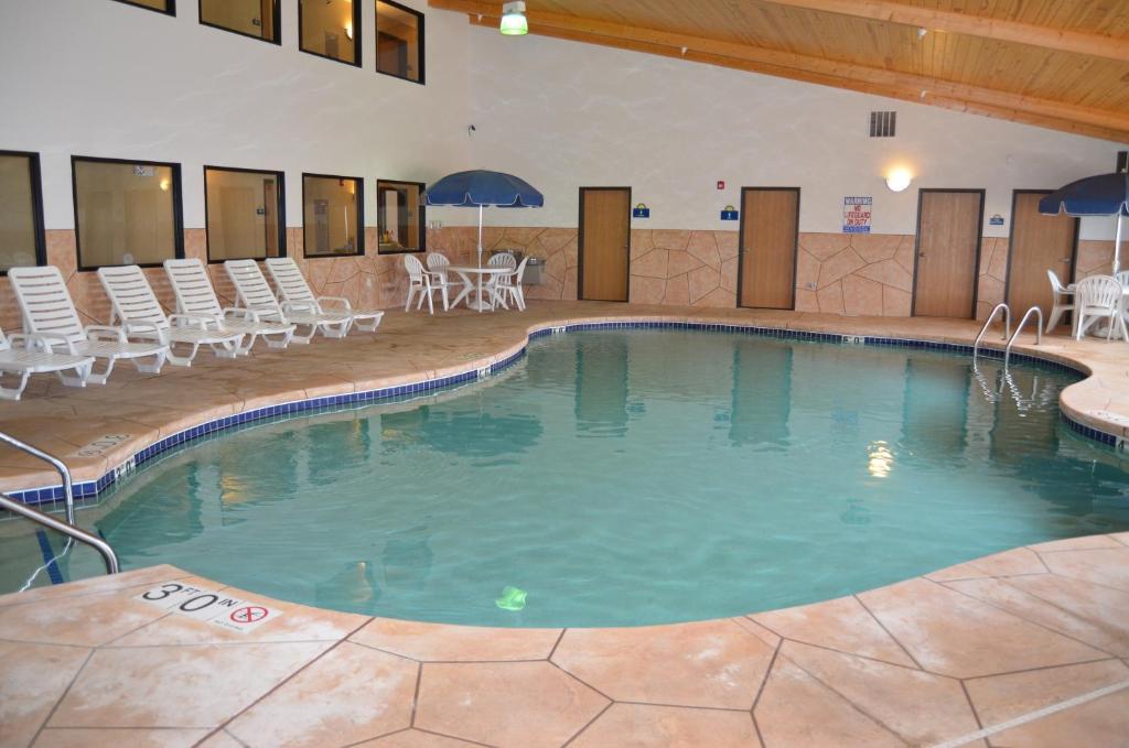 EconoLodge by Choice Hotels - Rice Lake photo