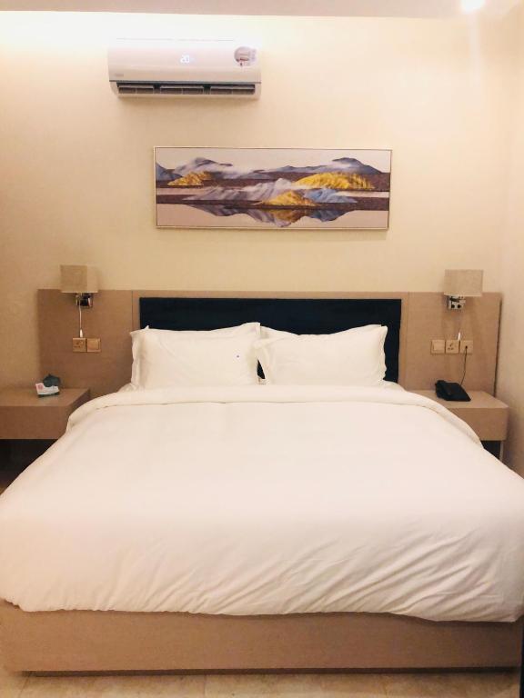 Season Inn Hotel photo