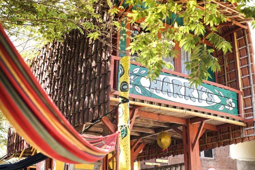 Harry's Ocean House Watukarung Homestay — Hotel in Watukarung
