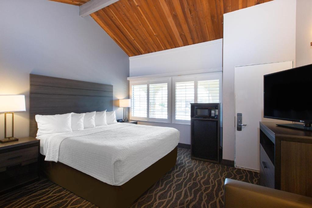 Days Inn by Wyndham Ukiah photo