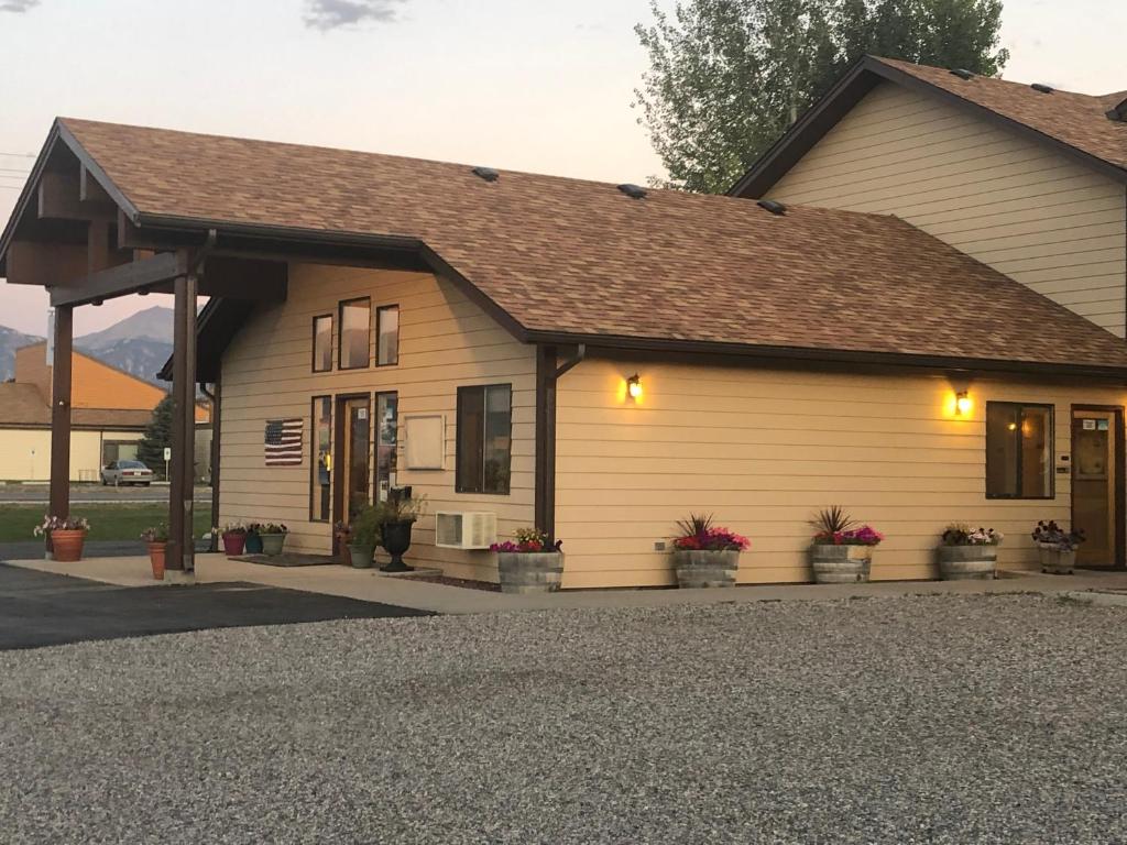 Red Bear Inn 썸네일