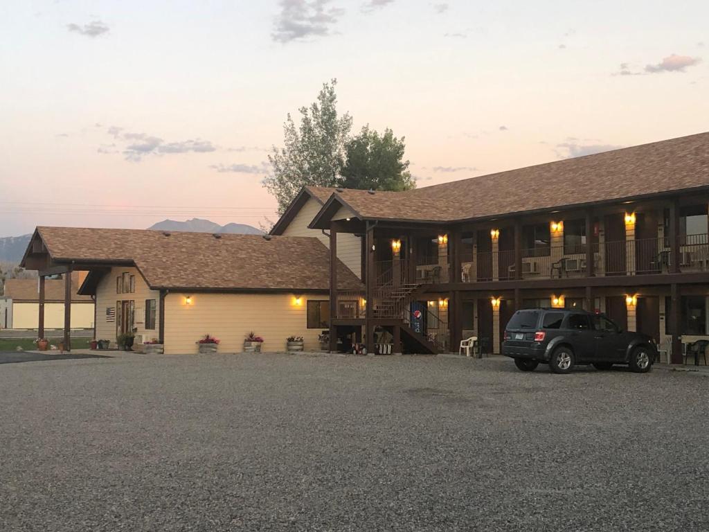 Red Bear Inn — Hotel in Ennis (MT)