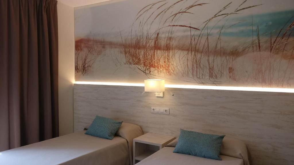 Aparthotel Las Mariposas — Hotel rooms in Lloret de Mar, Catalonia