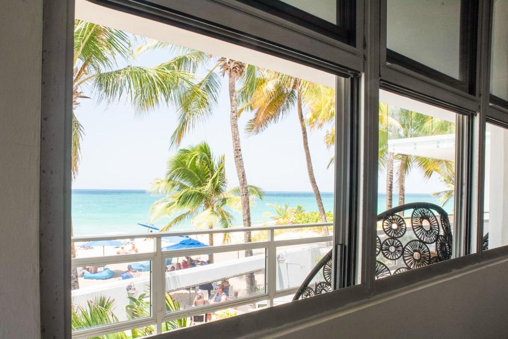 Numero Uno Beach House photo