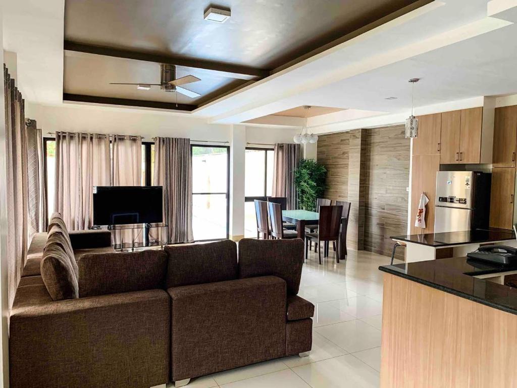 Eli Villa Cebu - Your Cozy Spacious Uphill Home — Hotel in Cebu