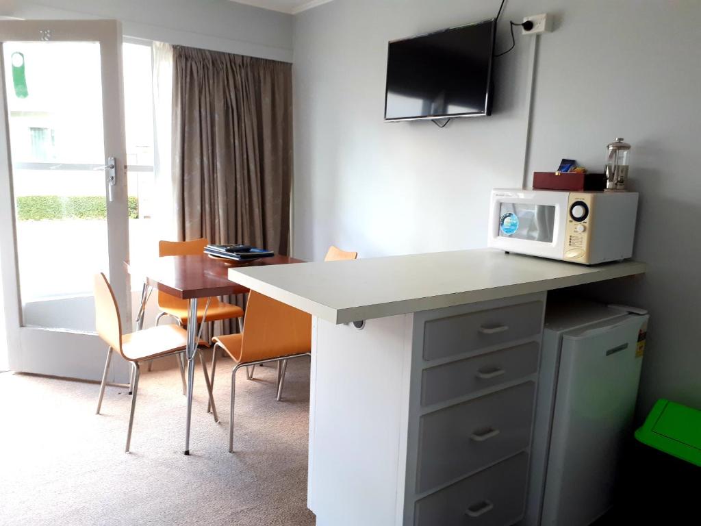 Shared lounge/TV area
