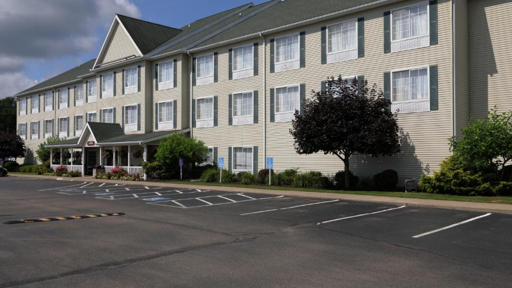 Coshocton Village Inn &amp; Suites — Hotel in Coshocton (OH)