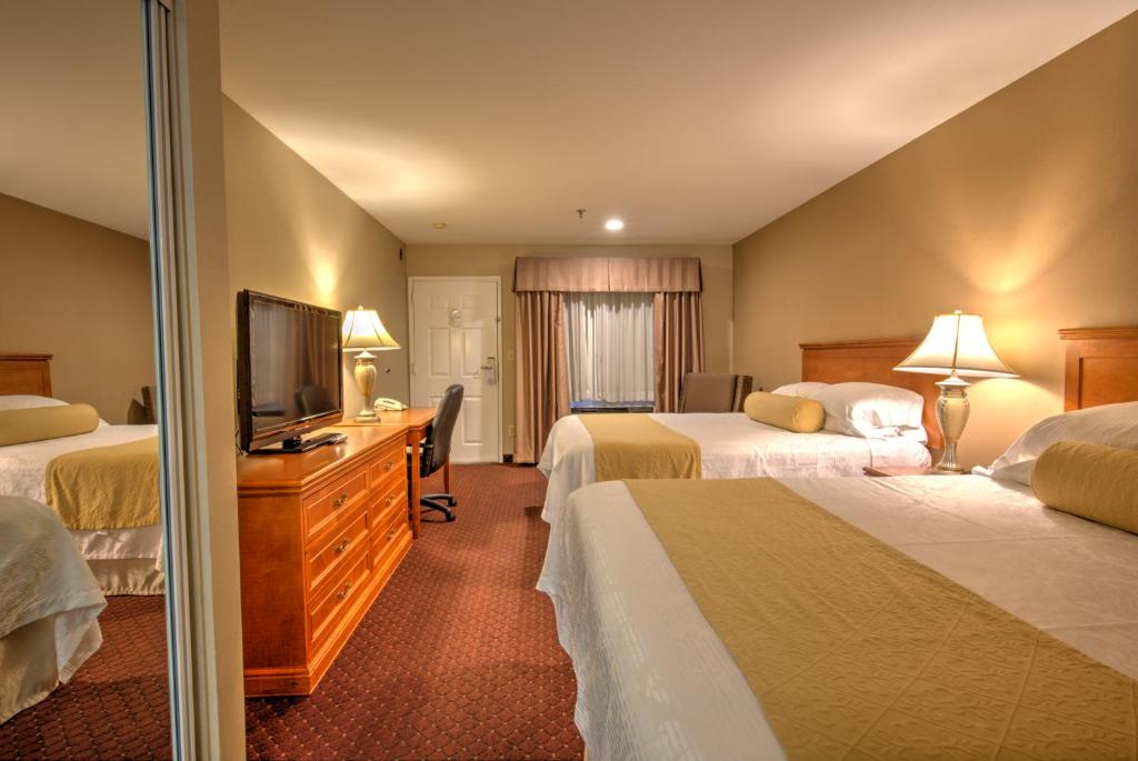 バーバンク イン アンド スイーツ (Burbank Inn and Suites)