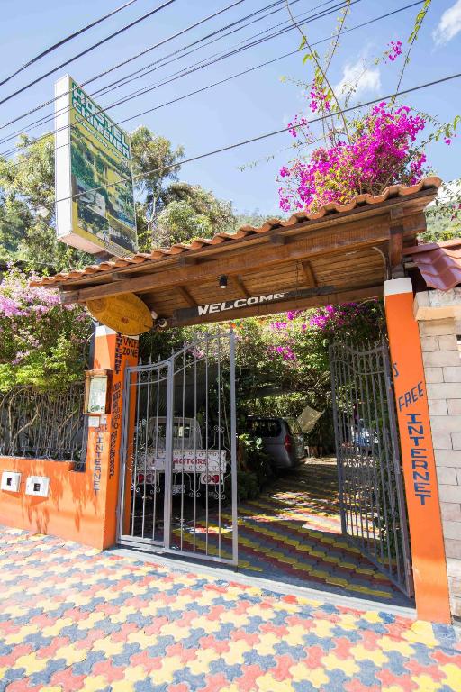 Hostal Chimenea — Hotel in Banos