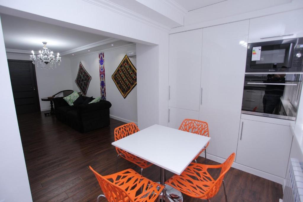 Overlooking Registan Square Luxury 2 Bedrooms Apartment photo