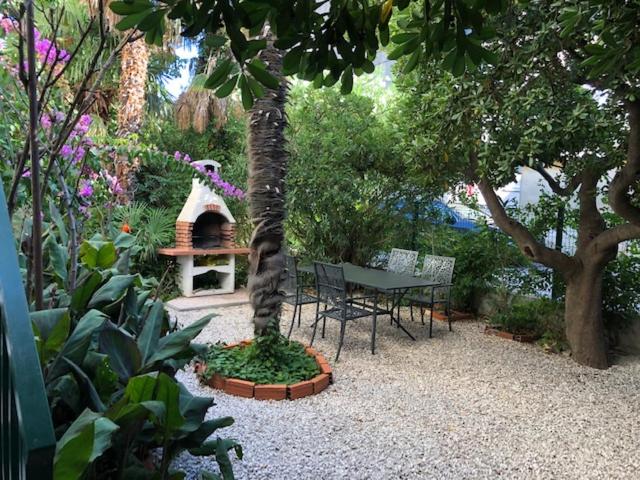 Sabina Apartments — Hotel in Omis
