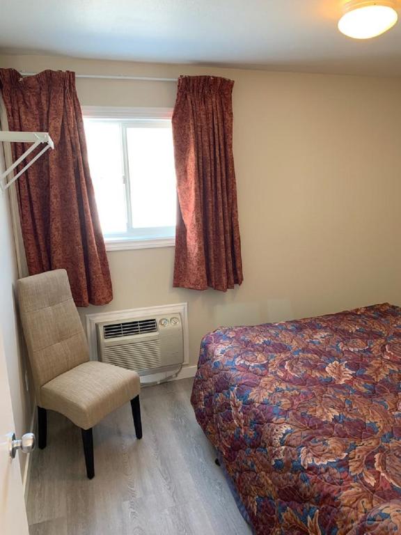Red Deer Inn & Suites photo
