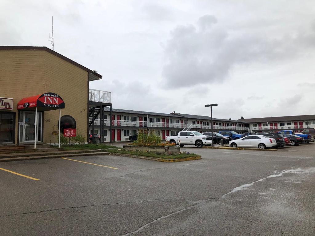 Red Deer Inn & Suites photo
