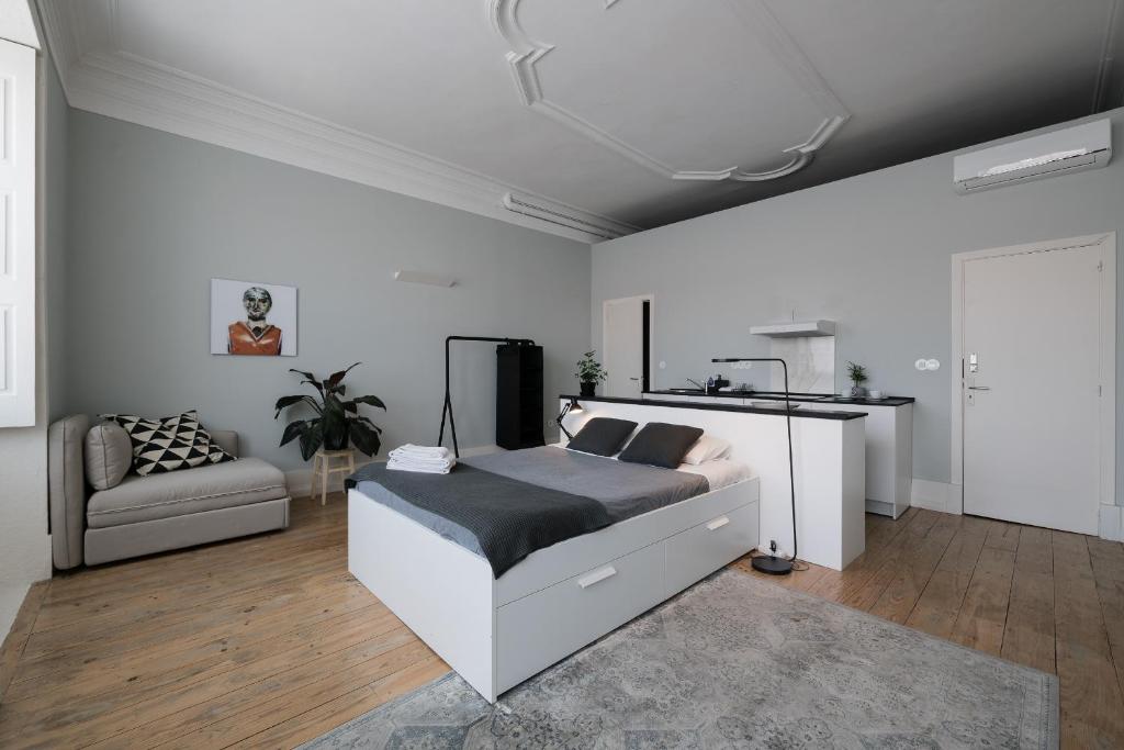 Baixa24 •P2R• Bright Apt in Vibrant Downtown — Hotel in Porto
