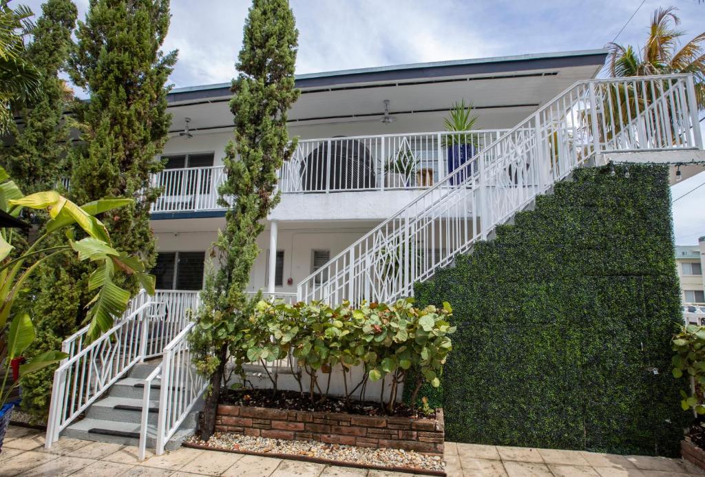 Beachside Apartment Hotel