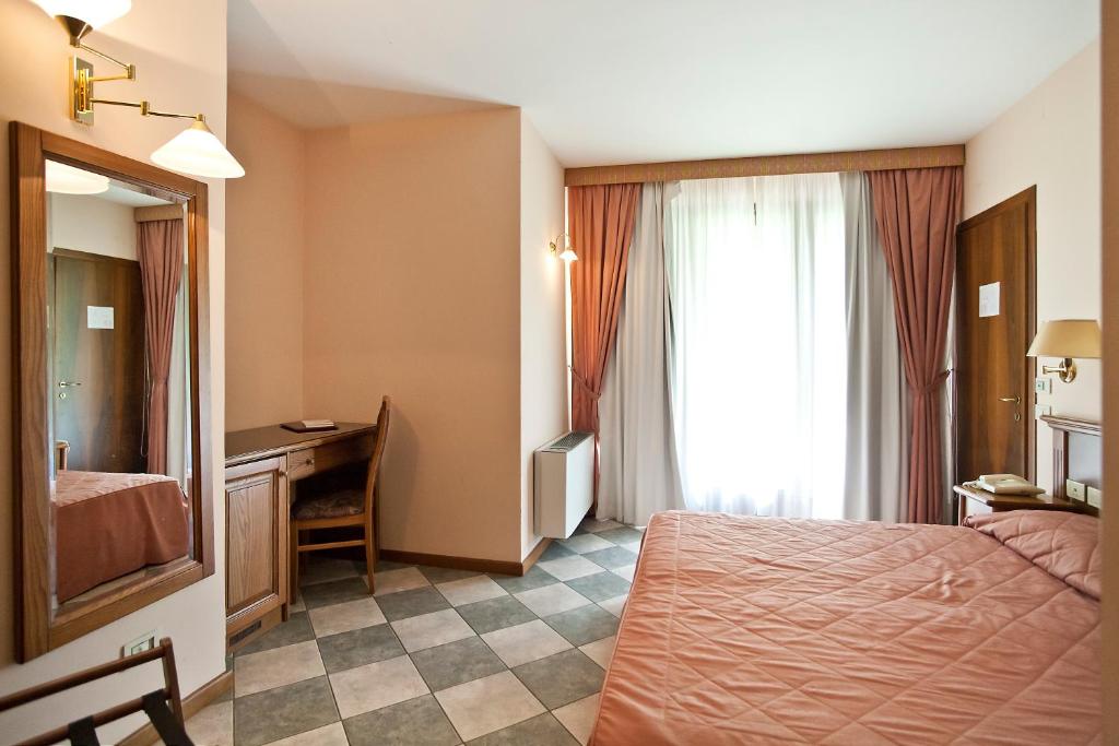 Park Hotel Villa Giustinian — Hotel rooms in Mirano, Veneto