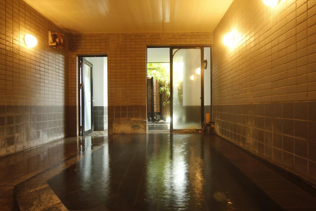 Hot spring bath