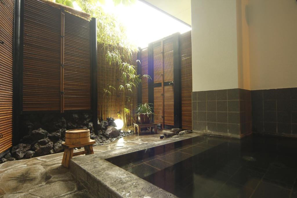 Hot spring bath