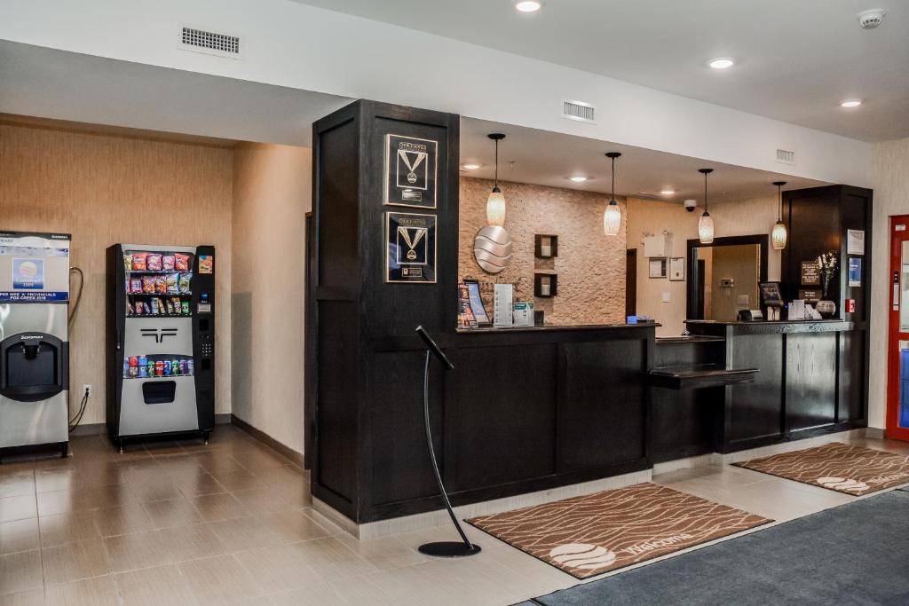 Comfort Inn & Suites photo