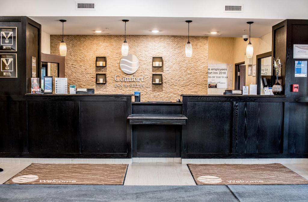 Comfort Inn & Suites photo