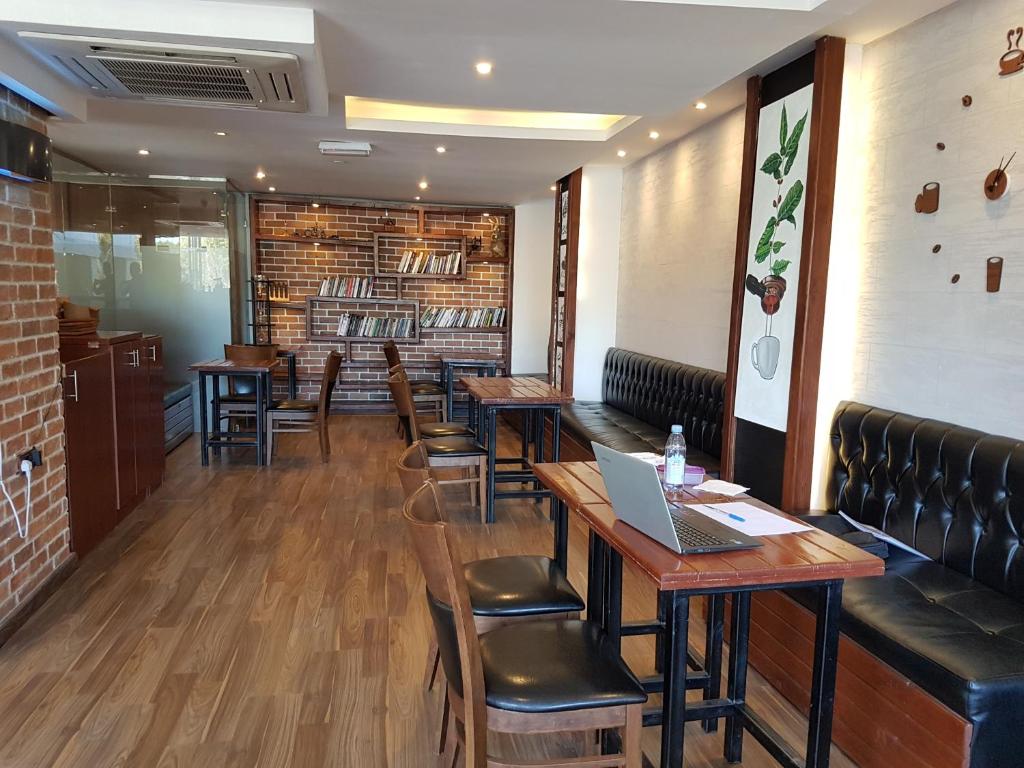 Bar/lounge, Magic Suite Abu Halifa - ماجيك سويت ابوحليفة in Kuwait
