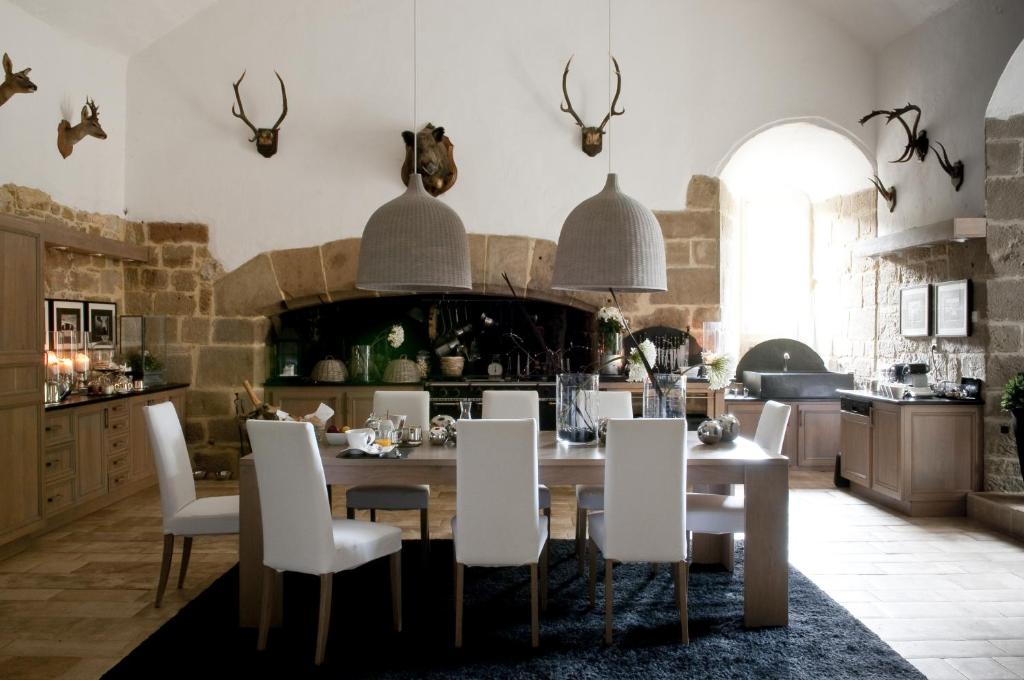 5. Chateau ..