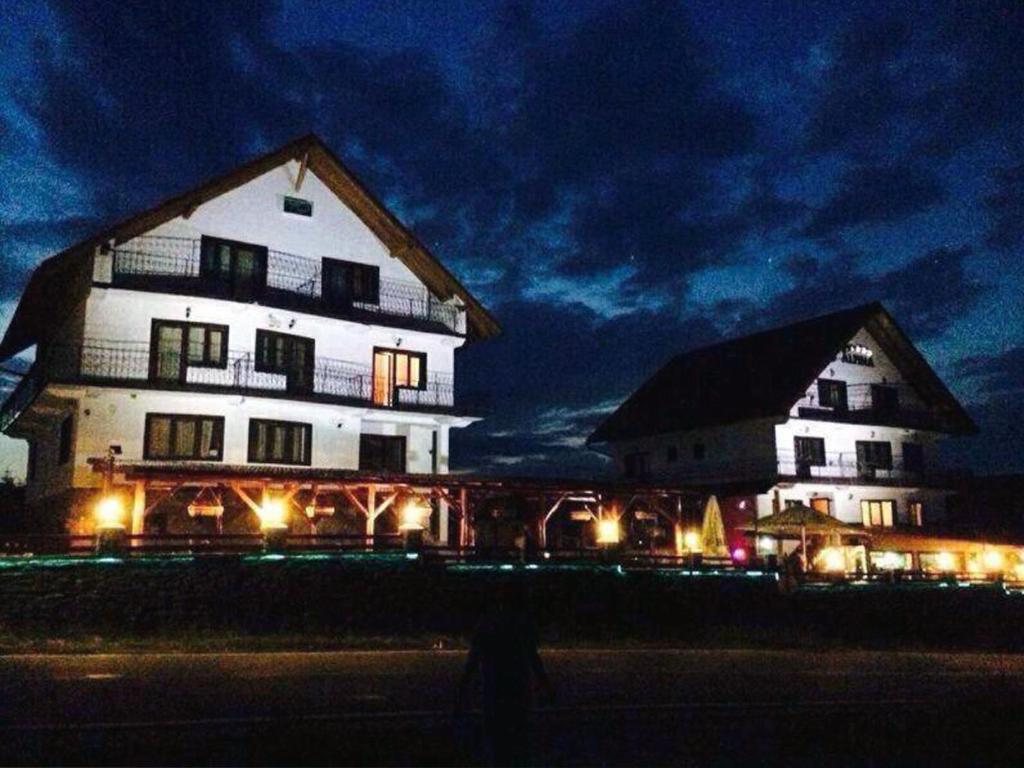 Pensiunea Alpina Casi &amp; Spa — Hotel in Paltinis