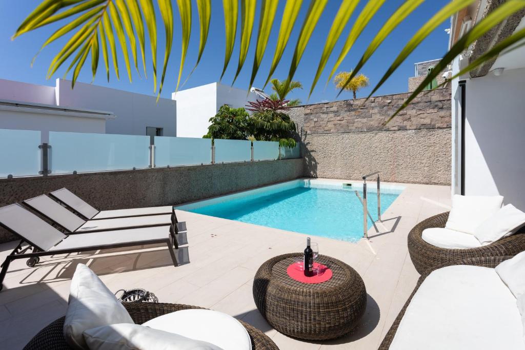 Luxury BKM in Playa del Duque - 3