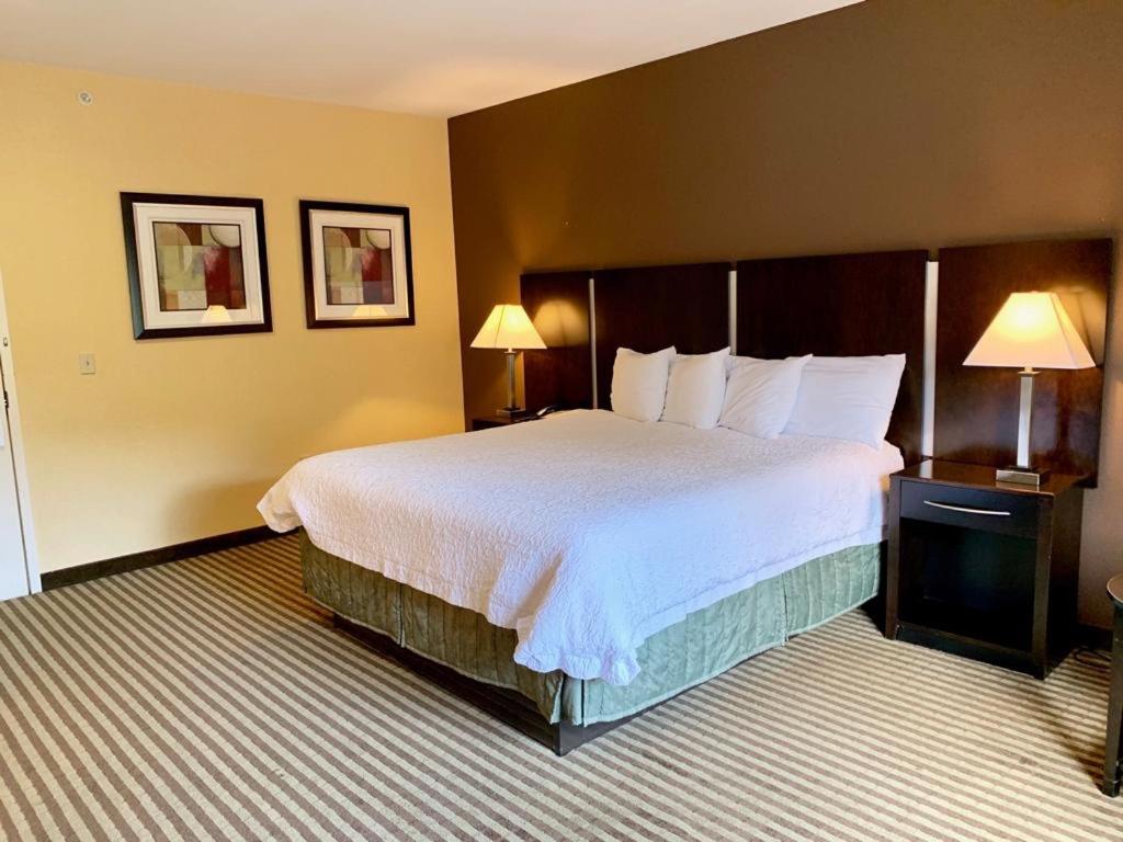 Whitney Inn & Suites photo