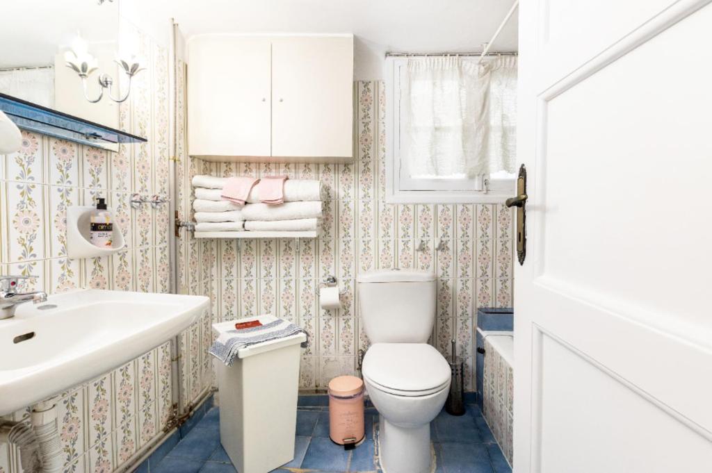 Beautiful appartment under Akropolis! photo