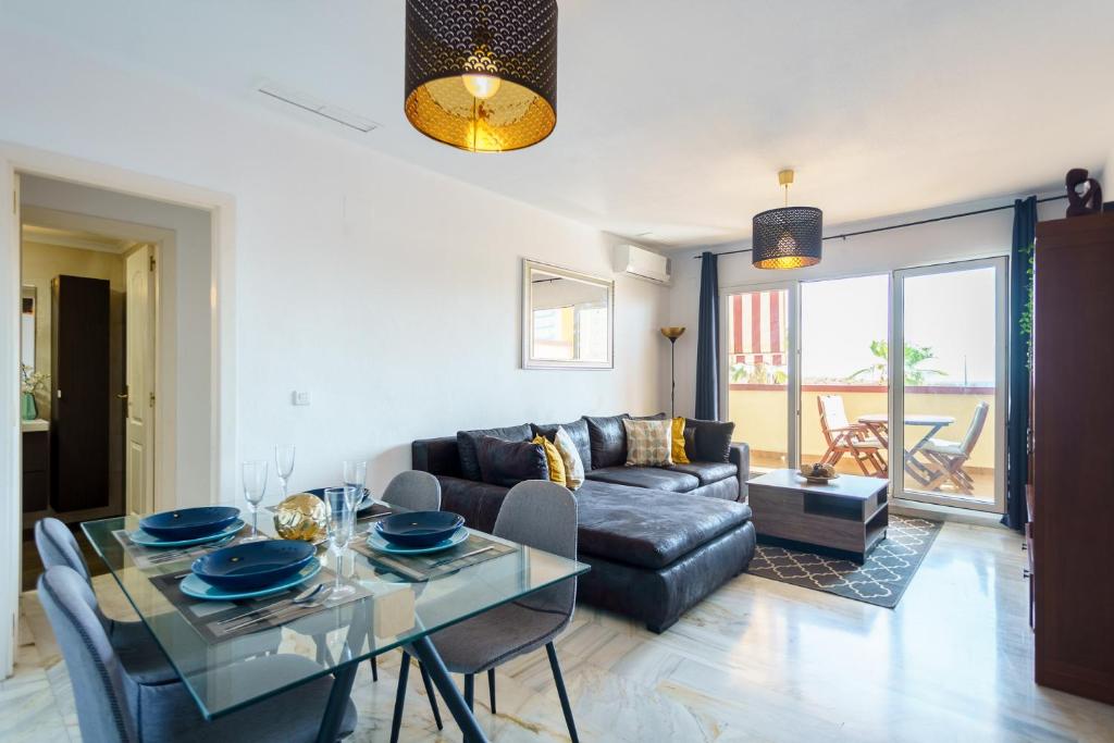 Spacious Beachfront Flat with Sea Views and Private Indoor Parking - 5