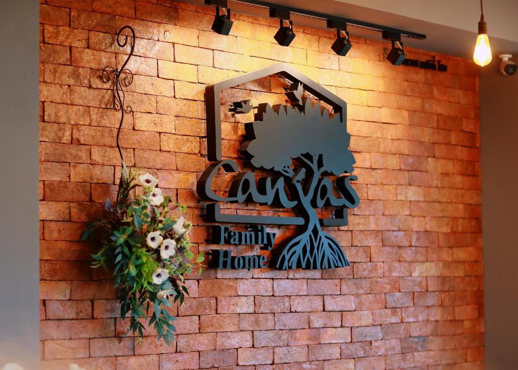 canvas family home