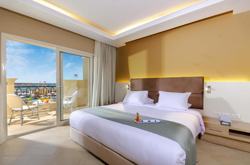 Titanic Royal-Families and Couples only — Hotel rooms in Hurghada, Red Sea