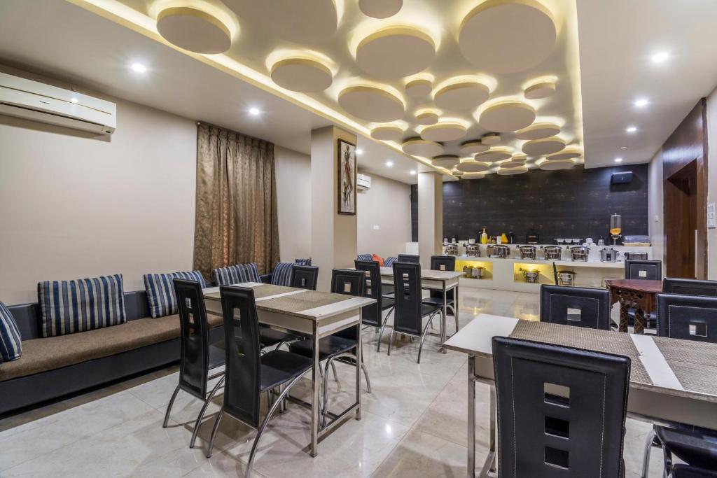 Restaurant, Hotel Five Elements in Visakhapatnam