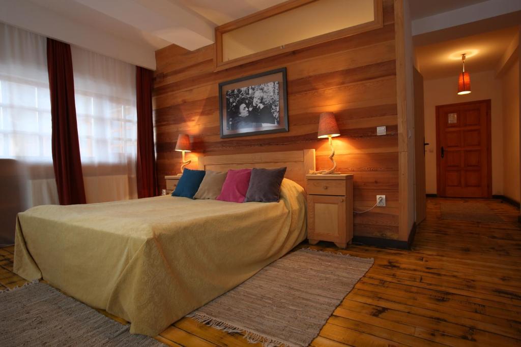 Δίκλινο Δωμάτιο - με 1 διπλό ή 2 μονά κρεβάτια