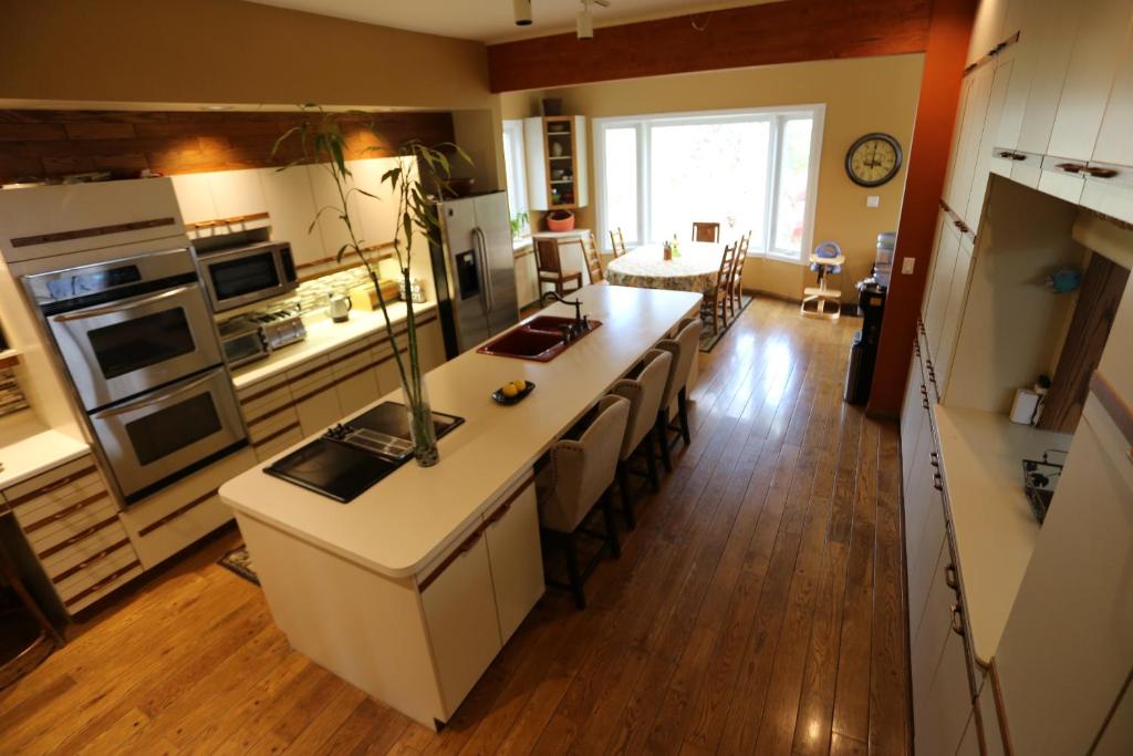 Kitchen, 好丘。Hacho House in Yellowknife (NT)