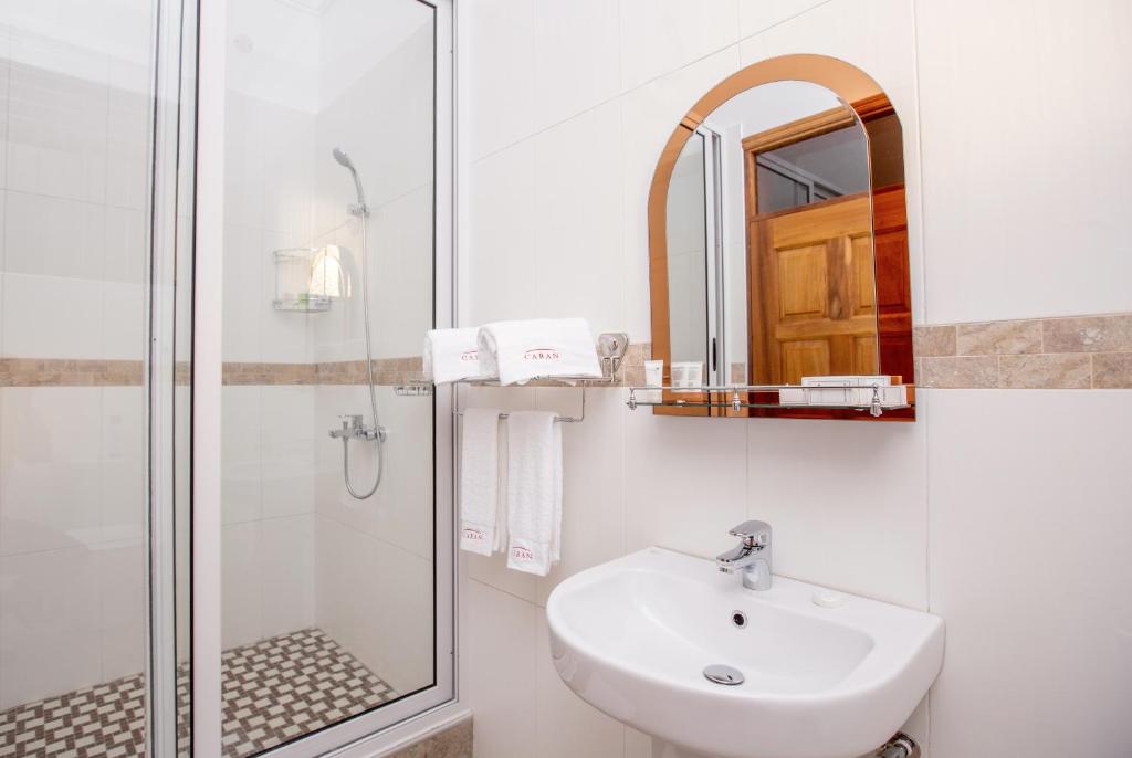 Caran Apartments photo