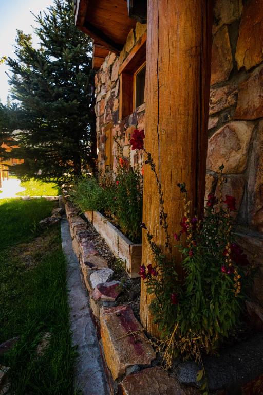 Entrance, Embers Lodge & Cabins in Big Bear Lake (CA)