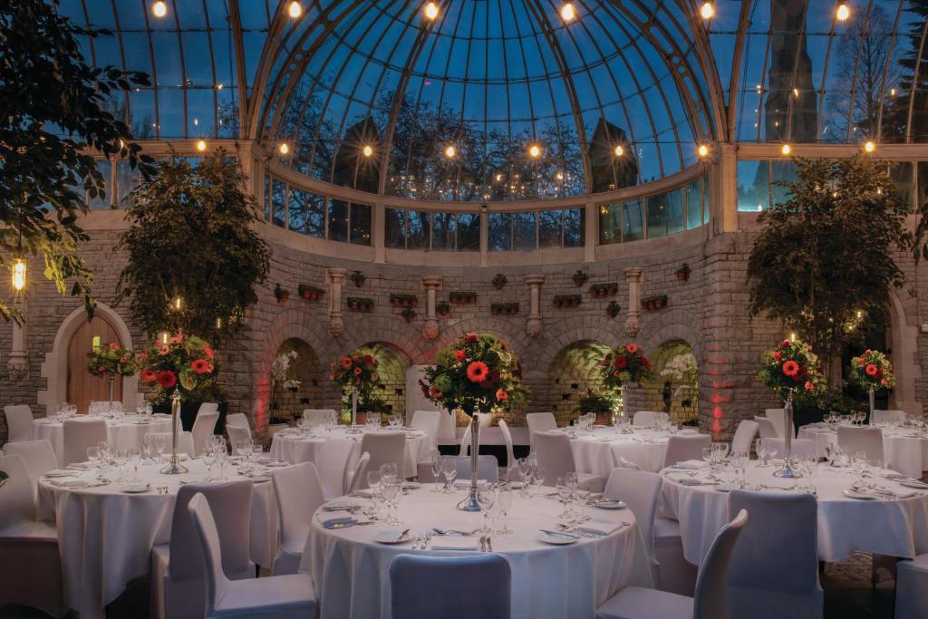 Banquet hall
