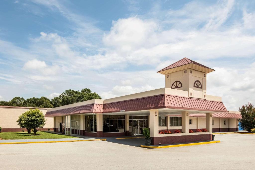 Super 8 By Wyndham Gaffney photo