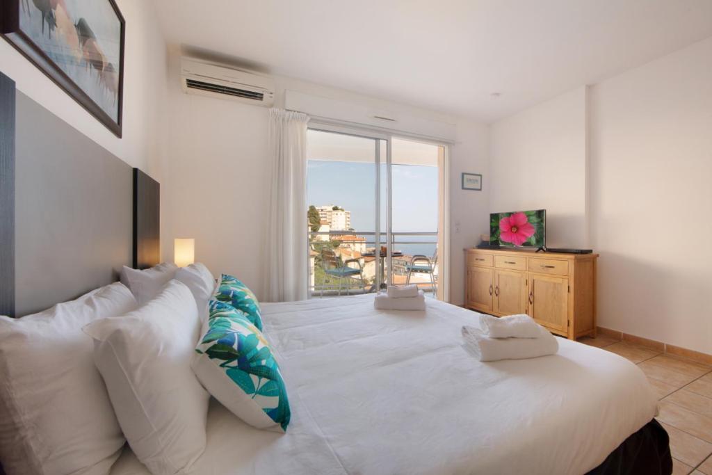 Monaco, sea view, bright studio - 2