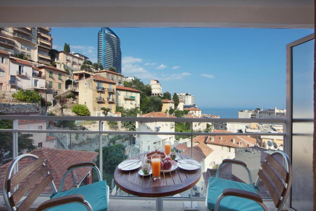 Monaco, sea view, bright studio, Beausoleil