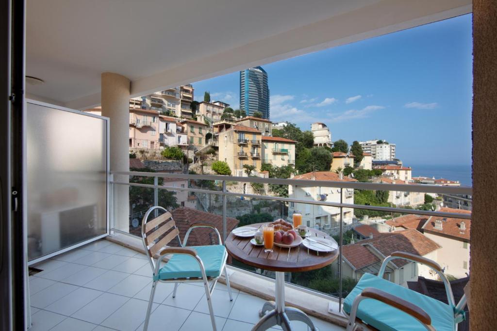Monaco, sea view, bright studio - 4