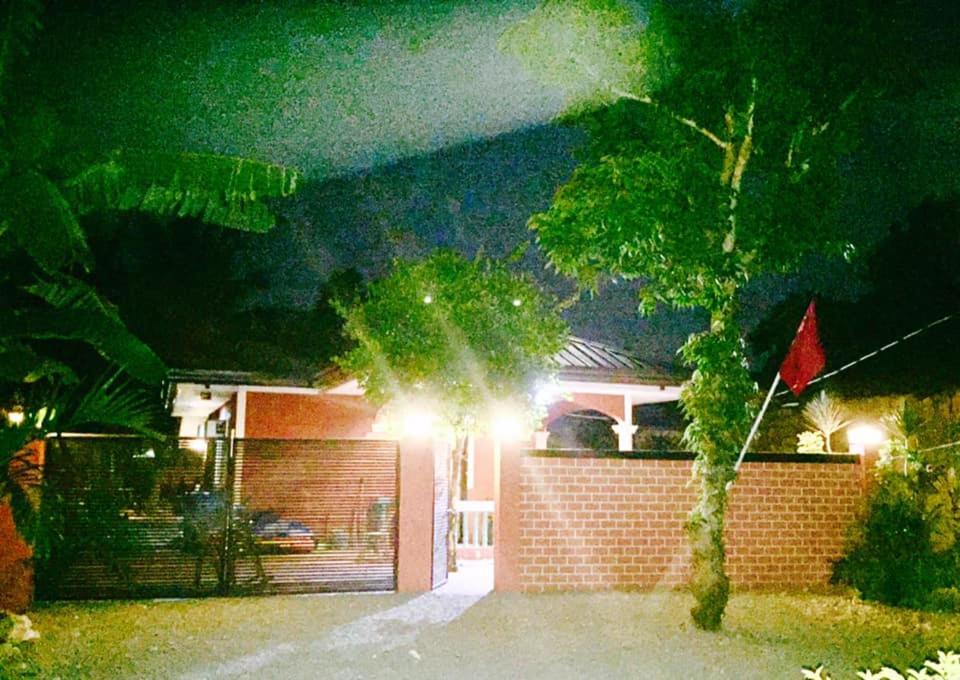 Lindstrom's Inn — Hotel in Bohol