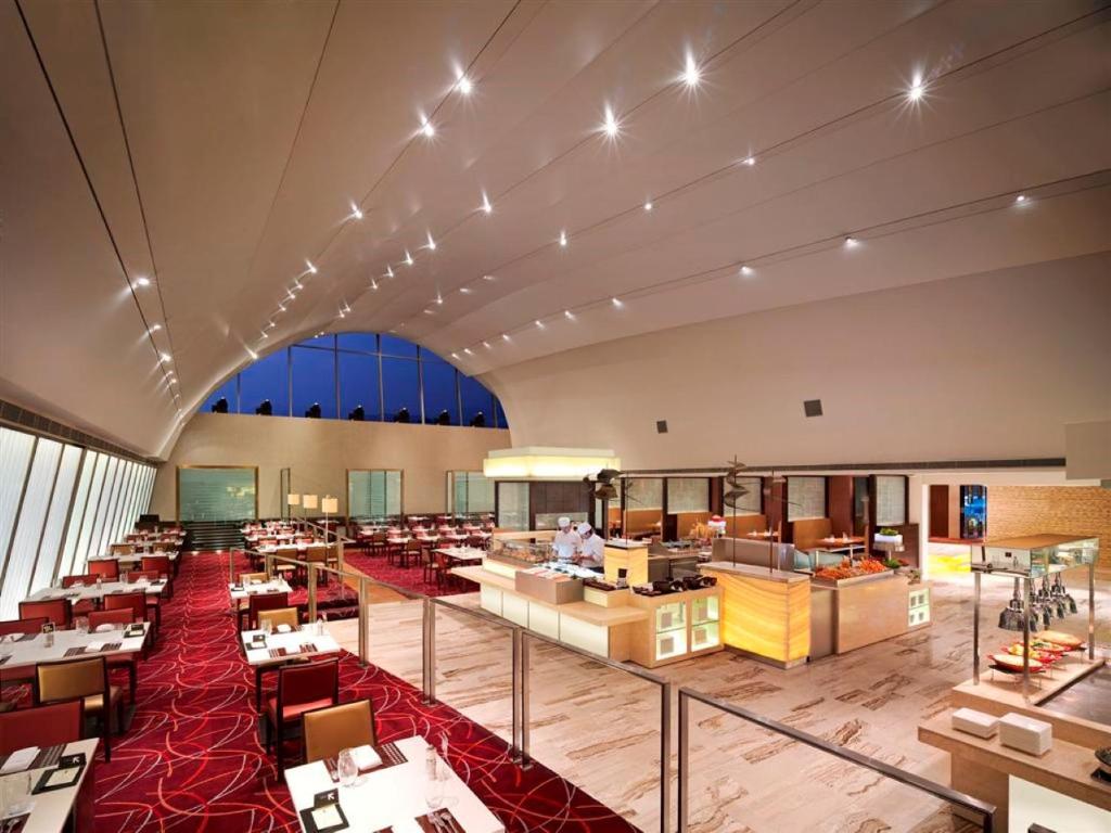 Kuala Lumpur Traders Hotel, Kuala Lumpur dining
