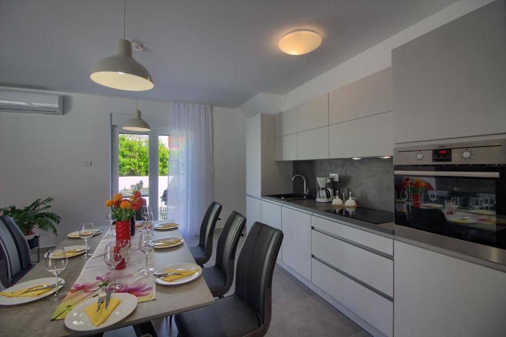 Modern villa Ema with private pool near Pula and the beach 전경