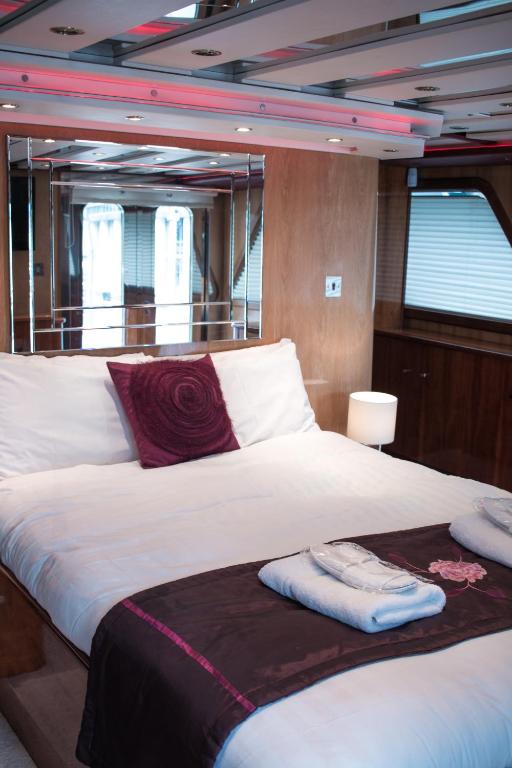 Absolute Pleasure Yacht photo
