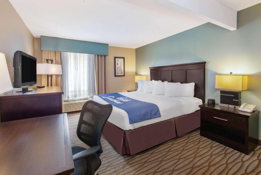 Days Inn by Wyndham Petoskey photo